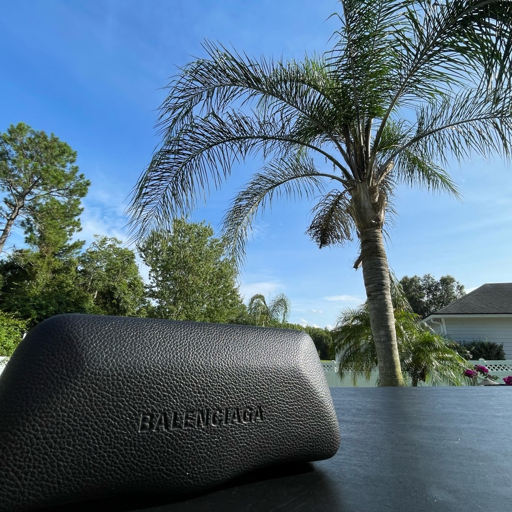 Balenciaga black, white, green sunglasses new in box - Picture 7 of 7